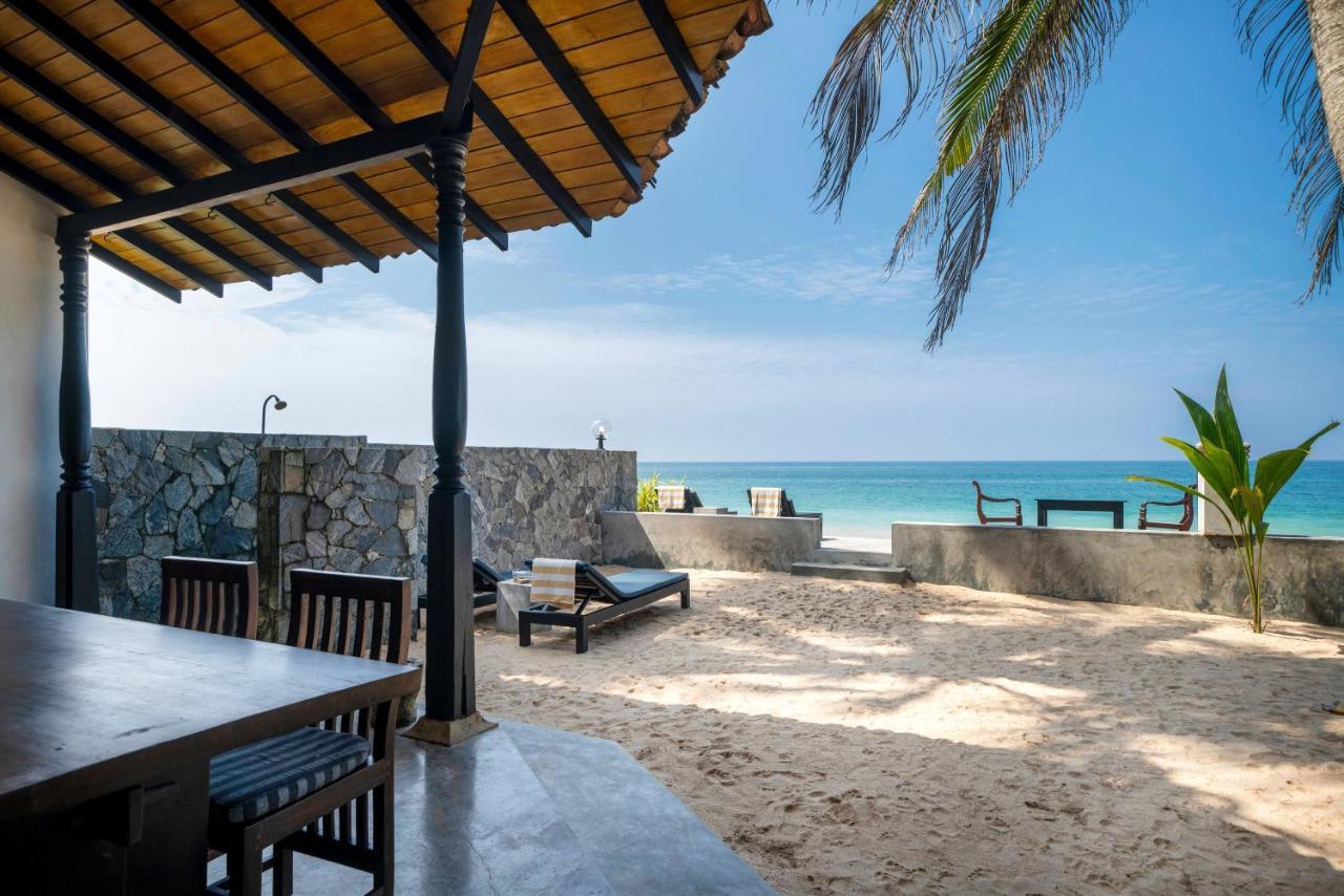 Blue Parrot Beach Villa อัมบาลังโกดา ภายนอก รูปภาพ