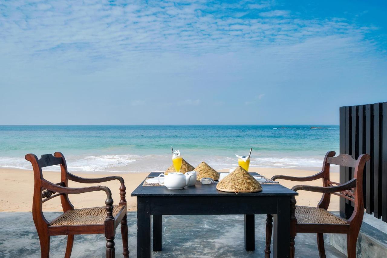 Blue Parrot Beach Villa อัมบาลังโกดา ภายนอก รูปภาพ
