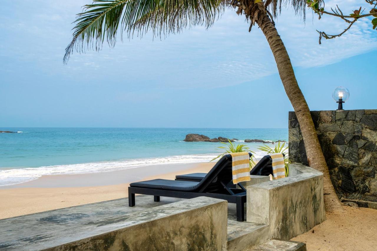 Blue Parrot Beach Villa อัมบาลังโกดา ภายนอก รูปภาพ