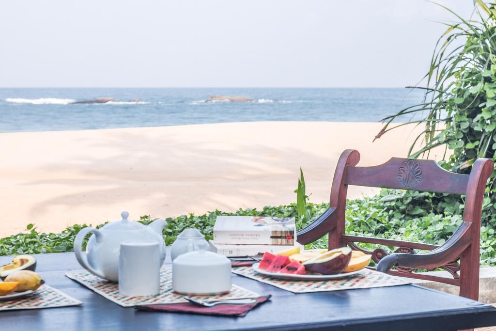 Blue Parrot Beach Villa อัมบาลังโกดา ภายนอก รูปภาพ
