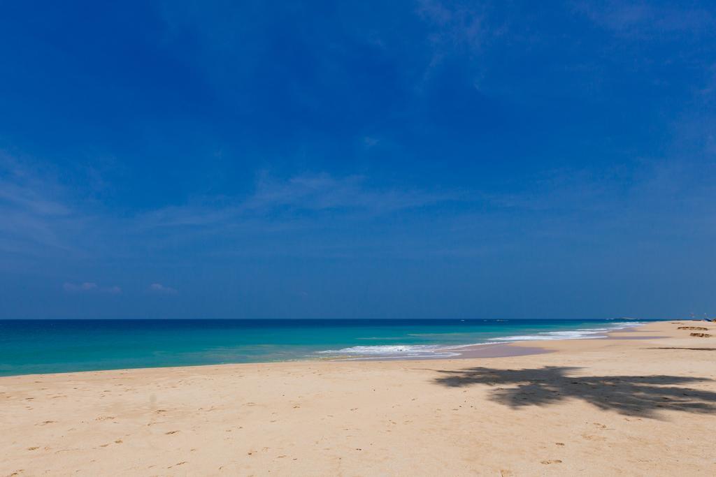 Blue Parrot Beach Villa อัมบาลังโกดา ภายนอก รูปภาพ