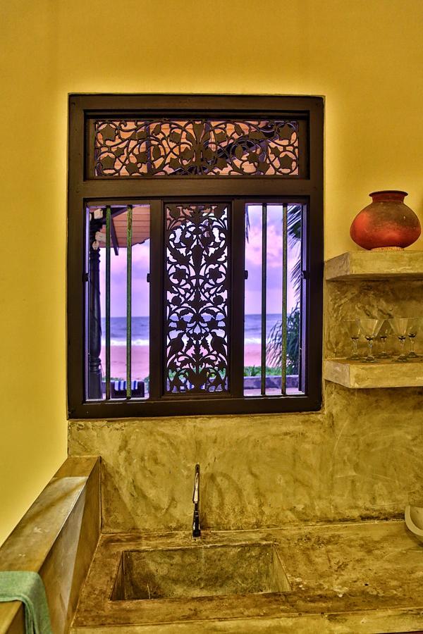 Blue Parrot Beach Villa อัมบาลังโกดา ภายนอก รูปภาพ