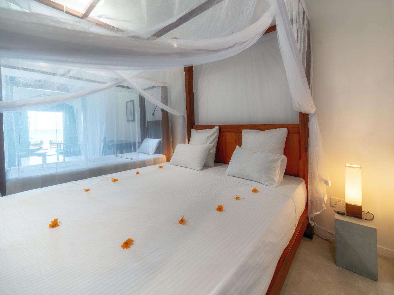 Blue Parrot Beach Villa อัมบาลังโกดา ภายนอก รูปภาพ
