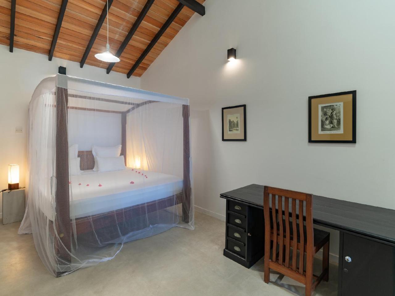 Blue Parrot Beach Villa อัมบาลังโกดา ภายนอก รูปภาพ