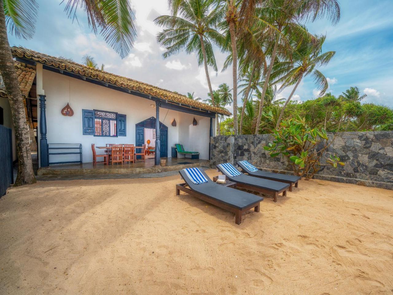 Blue Parrot Beach Villa อัมบาลังโกดา ภายนอก รูปภาพ